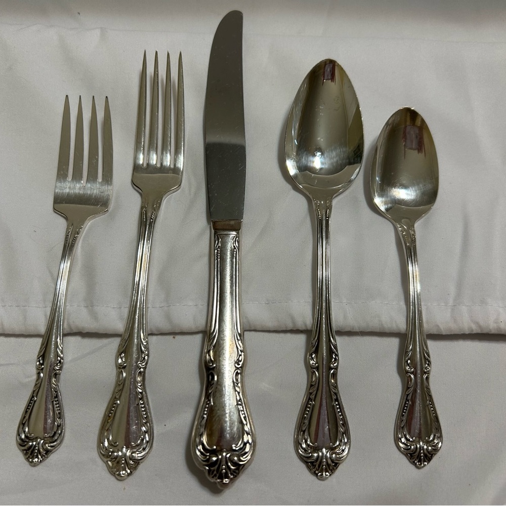 Vintage Wm A Rogers Oneida “Chalice Harmony” Silverplate Flatware Set – 30 Piece